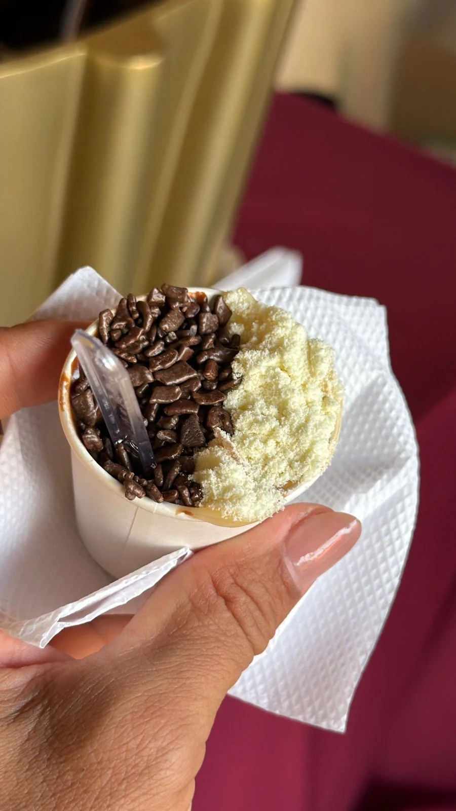 Copinho de brigadeiro de colher com granulado e Leite Ninho